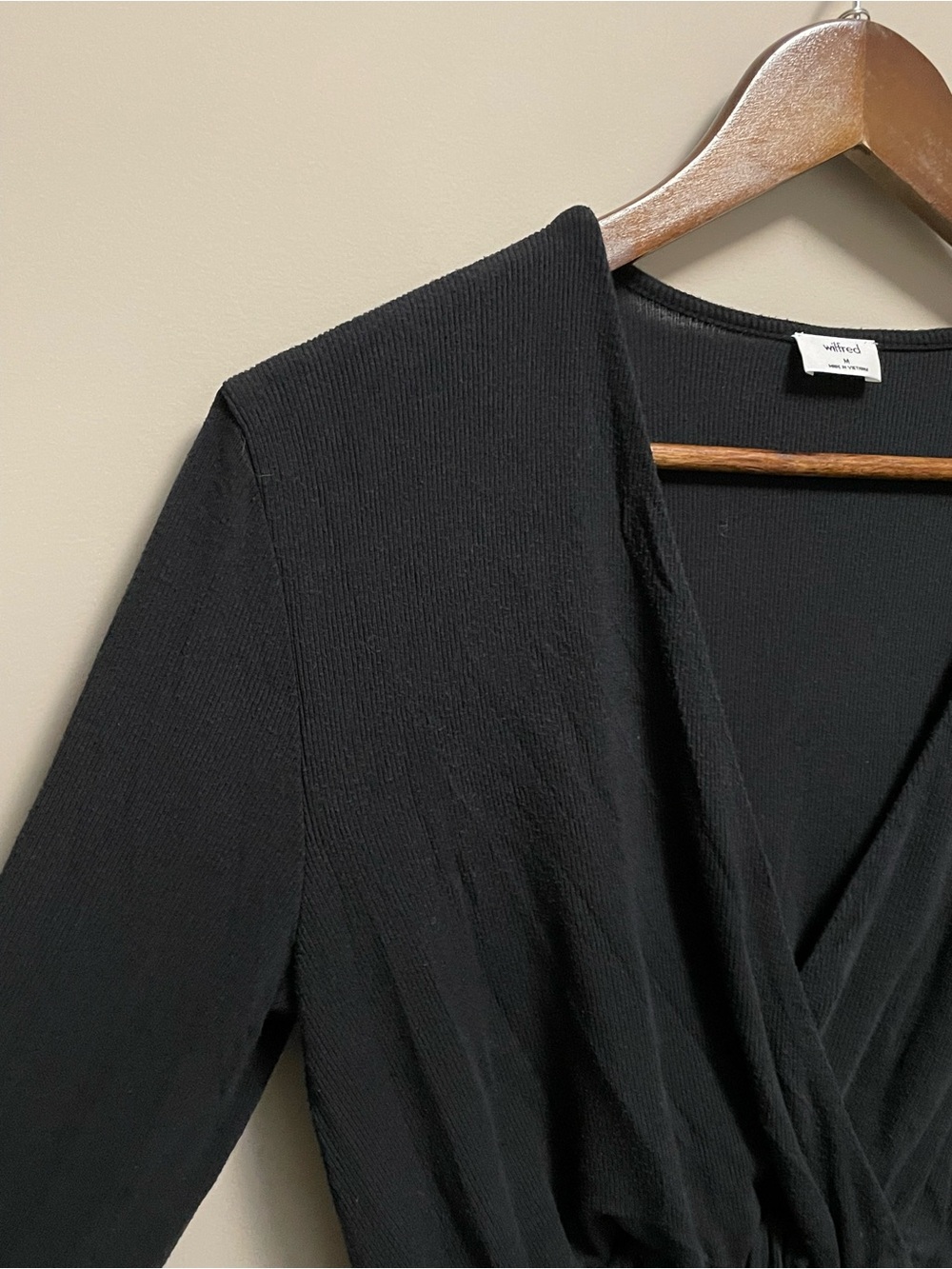 Wilfred Aritzia Black Cross Front Long Sleeve Deep V-Neck Shirt Women’s Medium - Picture 3 of 10
